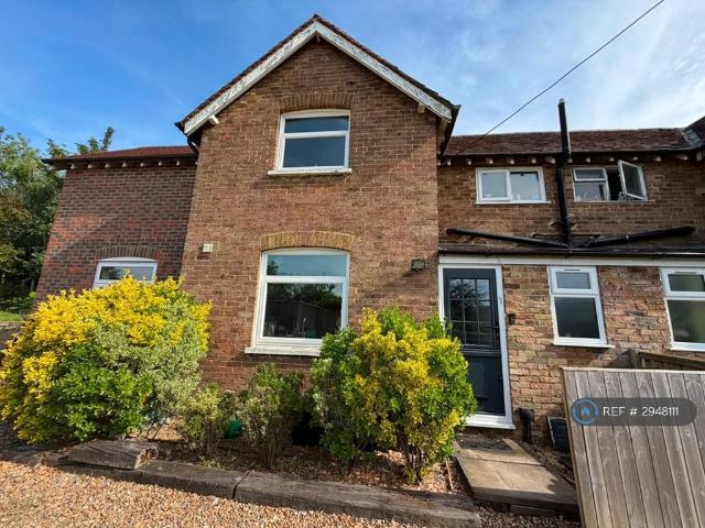 Railway Cottages, Guildford, GU4 3 bed semi detached house to rent £2,550 pcm £588 pw
