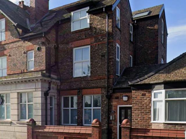 Railway Road, Urmston 2 bed flat to rent £1,200 pcm £277 pw