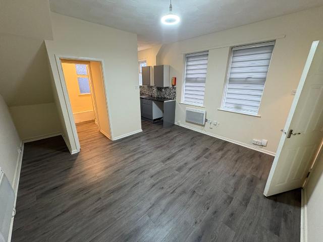 Railway Street, Cardiff CF24, 1 bed flat to rent, £750 pcm | PrimeLocation