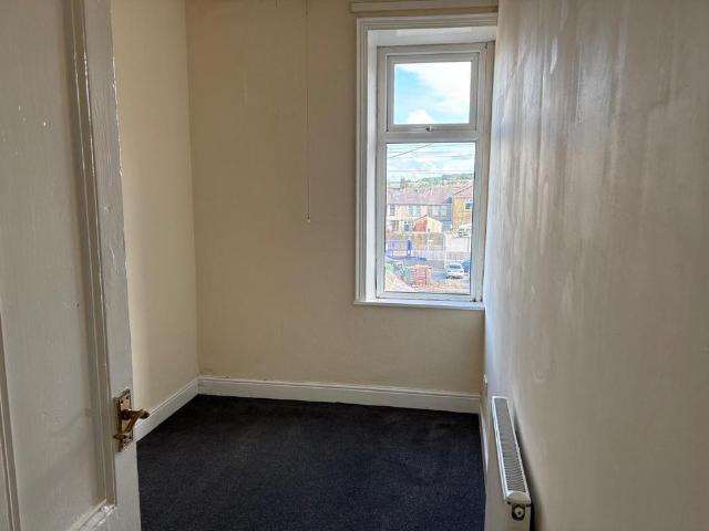 Railway Street, Nelson BB9 3 bed terraced house to rent £750 pcm £173 pw