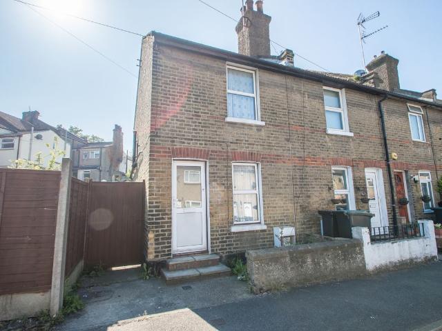 Railway Street, Northfleet DA11, 2 bed end terrace house to rent, £1,300 pcm | PrimeLocation