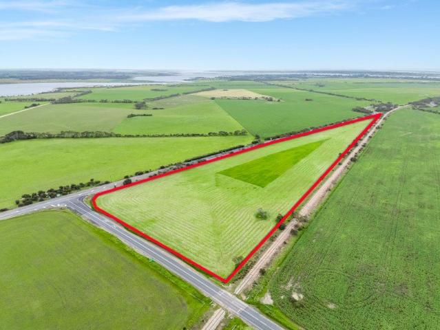 Railway South Paddock | Rare Rural Lifestyle Holding Minutes from Goolwa & Middleton