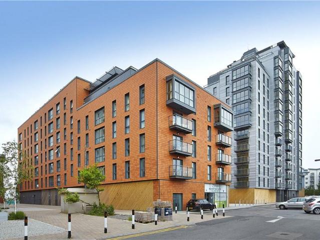 Railway Terrace, Slough, Berkshire SL2, 2 bed flat to rent, £1,500 pcm | PrimeLocation