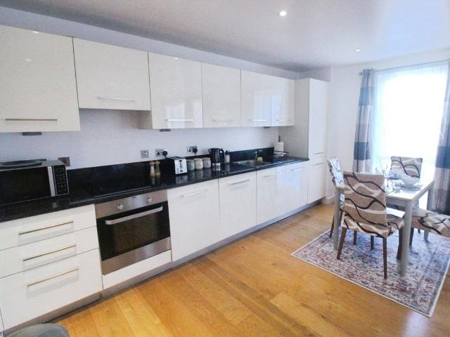 Railway Terrace, Slough, Berkshire SL2, 2 bed flat to rent, £1,600 pcm | PrimeLocation