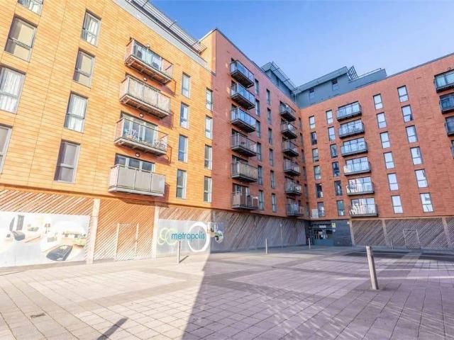 Railway Terrace, Slough SL2 2 bed apartment to rent £1,500 pcm £346 pw