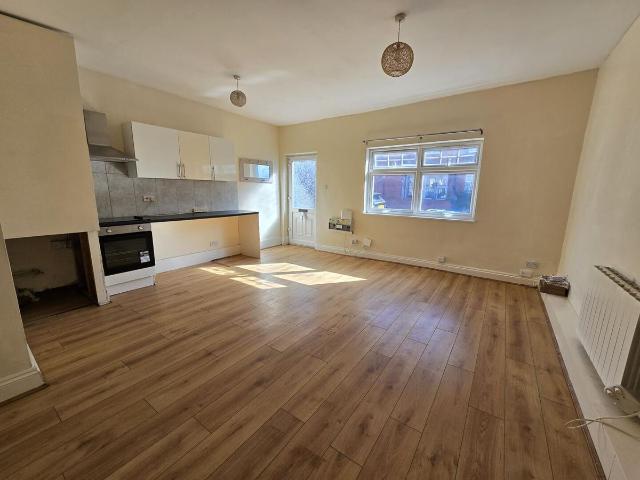 Railway Terrace, Rugby, Warwickshire CV21, 1 bed flat to rent, £700 pcm | PrimeLocation