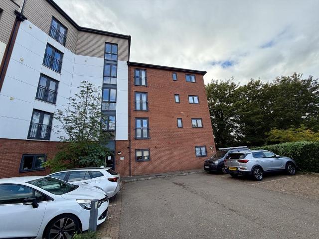 Railway View, KETTERING 2 bed flat to rent £850 pcm £196 pw