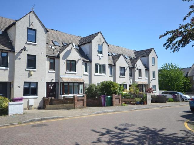 Rainbow Avenue, London E14 5 bed townhouse to rent £5,000 pcm £1,154 pw