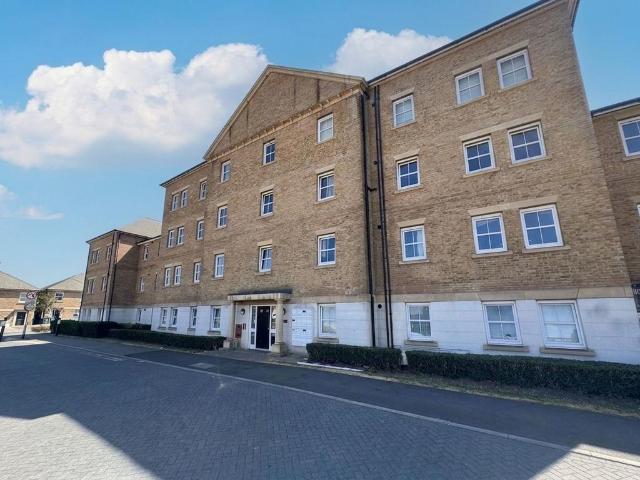 Rainbow Road, Erith, DA8 2 bed flat to rent £1,650 pcm £381 pw