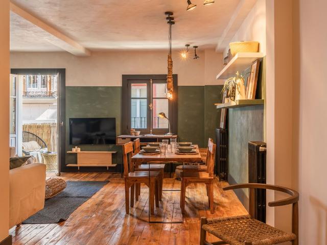 Rainforest Inspired 2 Bedroom Apartment with Terrace and Dedicated Workspace in Justicia, Madrid Amsterdam Apartments for Rent