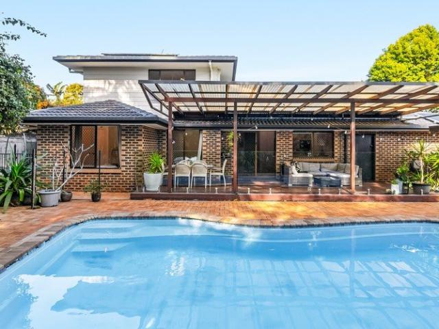 Rainforest style family retreat just moments to Boulder Beach