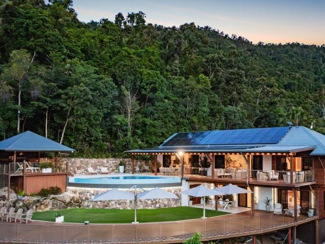 Rainforest Seclusion, Endless Sea Views and Resort Style Luxury