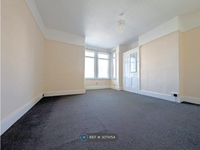 Rainham Road, Chatham ME5, 1 bed flat to rent, £850 pcm | PrimeLocation
