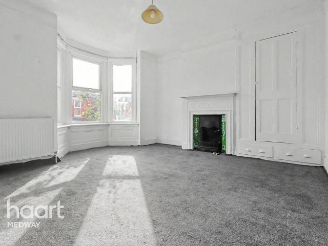 Rainham Road, GILLINGHAM 3 bed terraced house to rent £1,350 pcm £312 pw