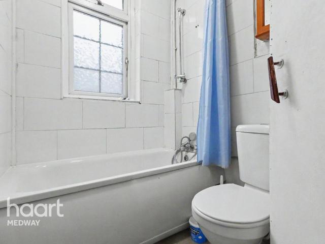 Rainham Road, GILLINGHAM 3 bed terraced house to rent £1,350 pcm £312 pw