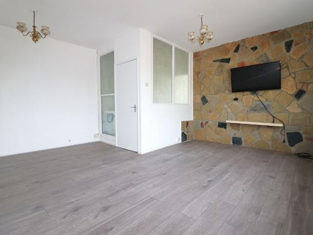 Rainham Road South, Dagenham RM10, 2 bed flat to rent, £1,875 pcm | PrimeLocation
