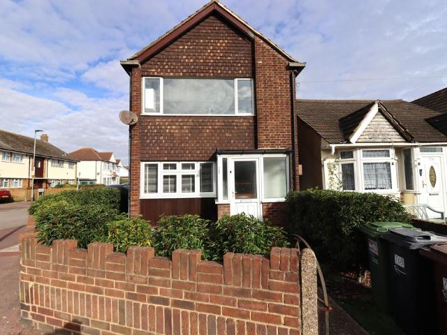 Rainham Road South, Dagenham RM10 2 bed flat to rent £1,875 pcm £433 pw