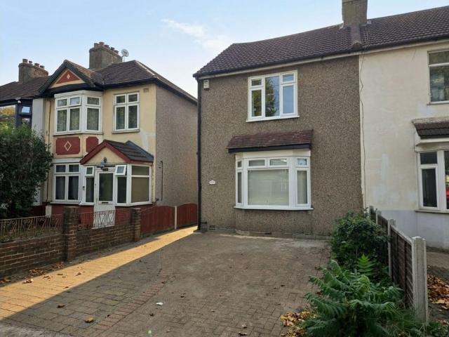 Rainham Road, Rainham, RM13 3 bed semi detached house to rent £2,050 pcm £473 pw