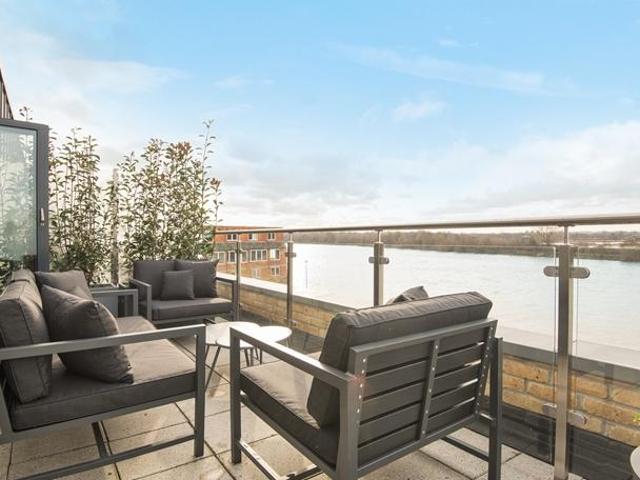 Rainville Road, London W6 3 bed flat to rent £12,133 pcm £2,800 pw