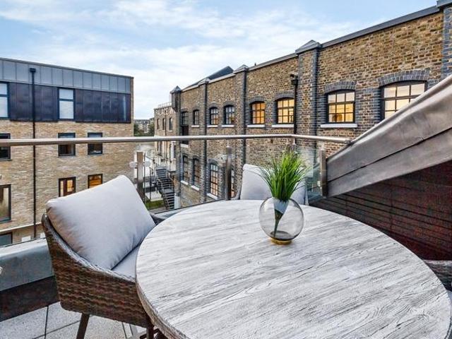 Rainville Road, London W6 2 bed penthouse to rent £5,720 pcm £1,320 pw