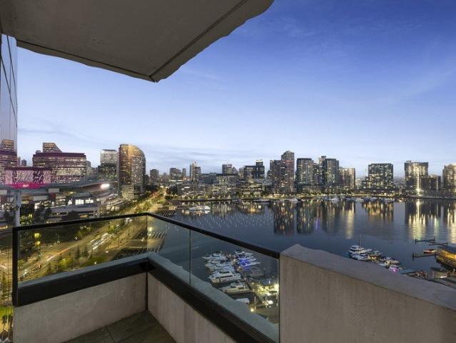 RAISING THE STANDARD FOR SLEEK HARBOURSIDE LIVING