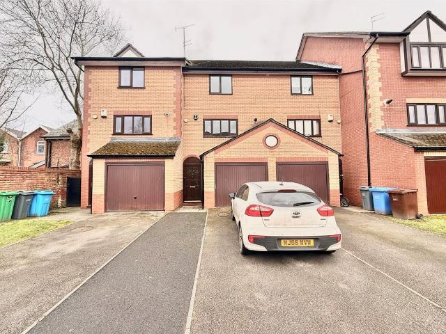 Raleigh Close, Didsbury M20, 3 bed town house to rent, £1,850 pcm | PrimeLocation