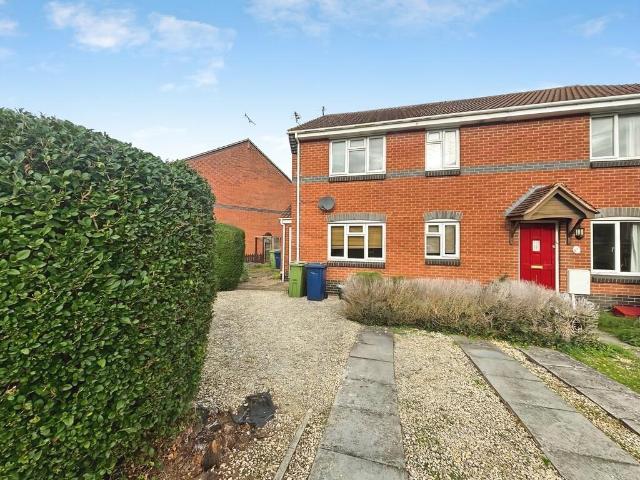 Raleigh Close, Gloucester 1 bed end of terrace house to rent £900 pcm £208 pw