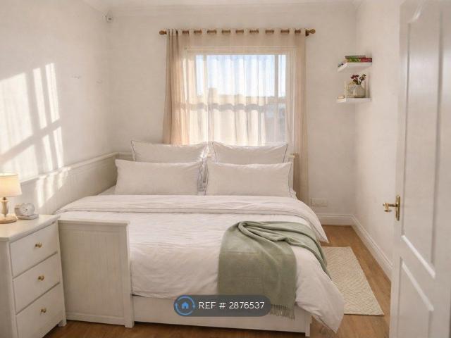 Raleigh Court, London SE16, 2 bed flat to rent, £2,795 pcm | PrimeLocation