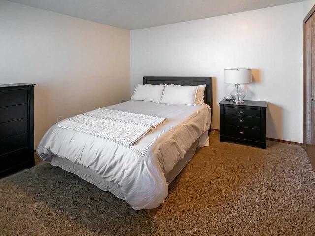 Raleigh House Apartments 2 Bedroom Apartment for Rent at 5520 Timberlane Street, East Lansing, MI 48823