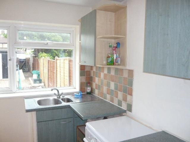 Raleigh Road, Feltham 3 bed semi detached house to rent £2,100 pcm £485 pw