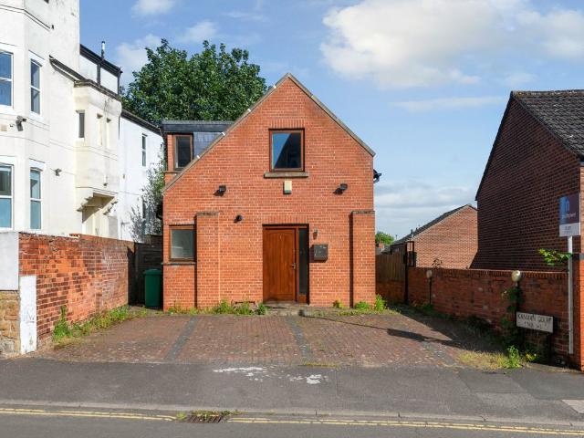Raleigh Street, Nottingham, Nottinghamshire NG7, 4 bed detached house to rent, £2,167 pcm | PrimeLocation