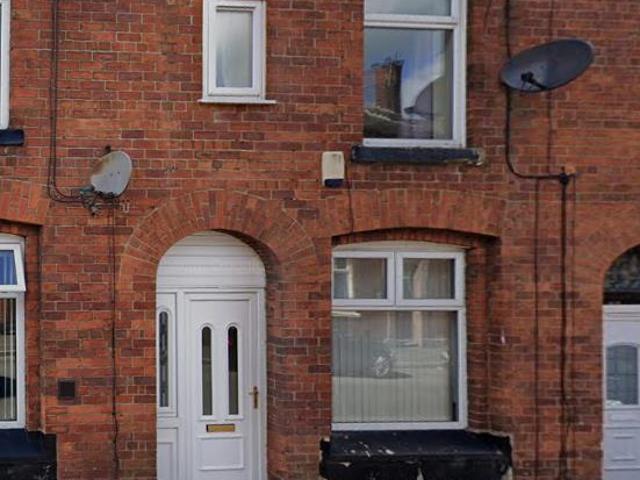 Raper Street, Oldham OL4 3 bed terraced house to rent £925 pcm £213 pw