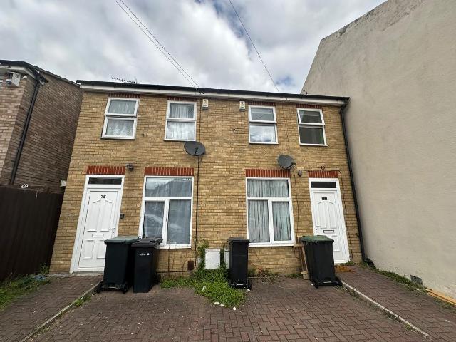 Raphael Road, Gravesend DA12, 2 bed semi detached house to rent, £1,400 pcm | PrimeLocation