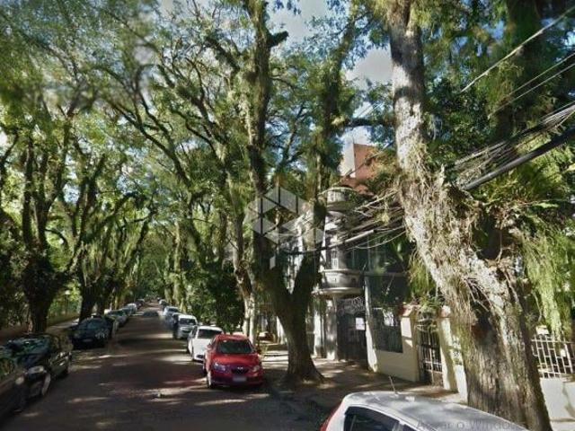 RARA OPORTUNIDADE DE INVESTIMENTO: IMPONENTE TERRENO DE ESQUINA DE 741 m² COM ALTO POTENCIAL COMERCI