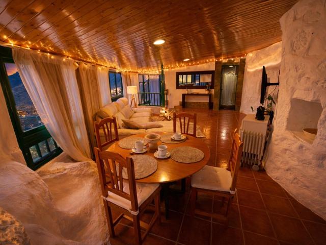 El encanto de una auténtica casa cueva, lista para disfrutar o rentabilizar