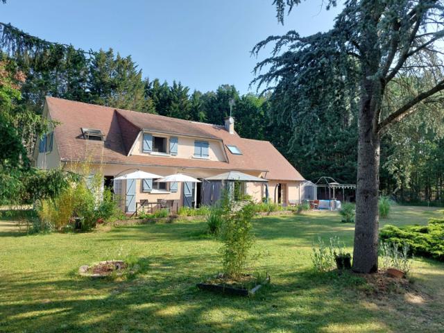 RARE ! Maison 190 m2 avec 6 chambres + grand terrain arboré