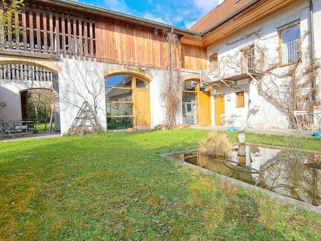 RARE Maison d’architecte 325 m2 + 150 m2 bureaux + terrain divisible Proche Annecy