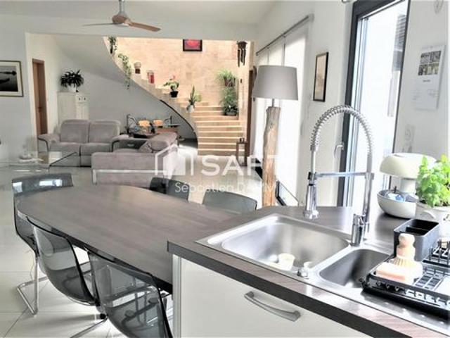 Maison d’architecte à Saint Bernard – 5 chambres, 20 ares et volumes d’exception