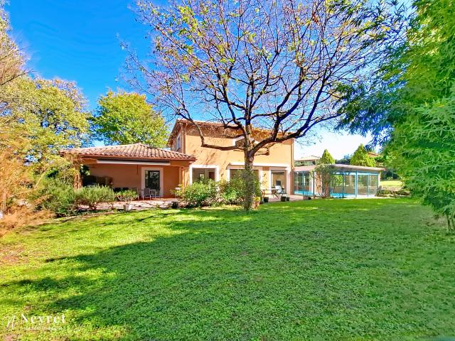 Rare: Maison d'architecte d'exception de 308 m2 sur son terrain paysagé de 2546 m2