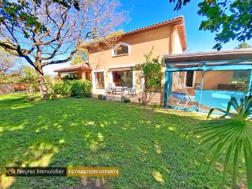 Rare: Maison d'architecte d'exception de 308 m2 sur son terrain paysagé de 2546 m2