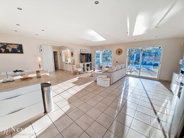 Rare ! Maison de plain pied de 130 m2 sur 1500 m2 de terra
