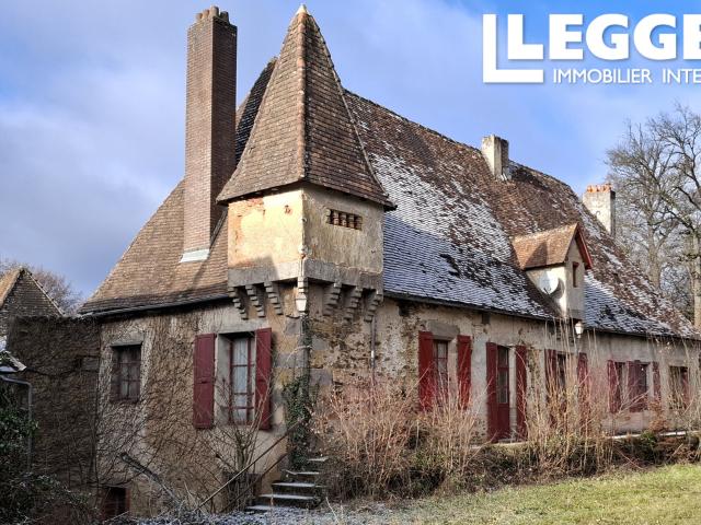 Rare Manoir Historique du XVIe Siècle avec Dépendances – Limousin, Près de Limoges