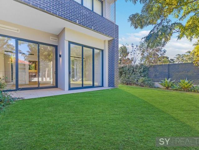 Rare Massive Garden Courtyard 2 Bedrooms Apartment