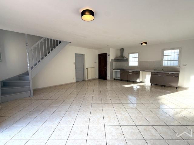 Nathalie SINARD vous présente à MONDRAGON Centre ville MAISON 90 M2 SANS TRAVAUX 3 CHAMBRES JARDIN CLOS