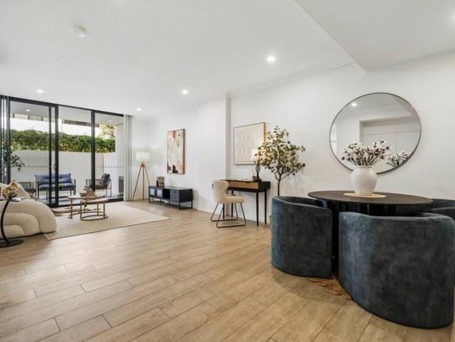 Rare Oversized Ground Floor One Bedroom