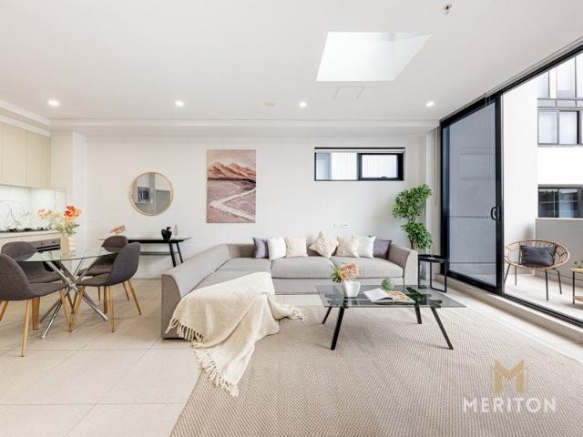 Rare oversized north facing one bedder with skylight