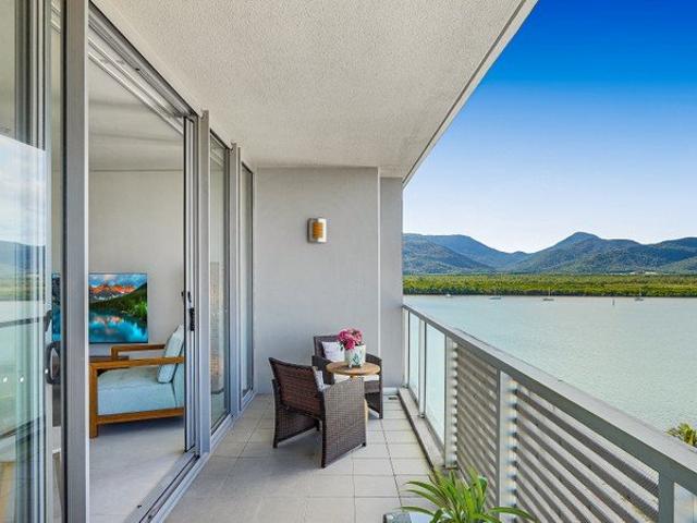 Rare one bedroom with car park in Harbour Lights
