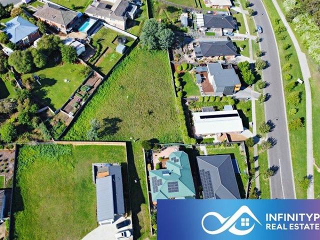 RARE OPPORTUNITY of large block of land to build 4 double storey units!