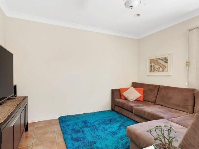 RARE Opportunity Low Set Villa 3 Bedroom 2 Bathroom 2 carspaces