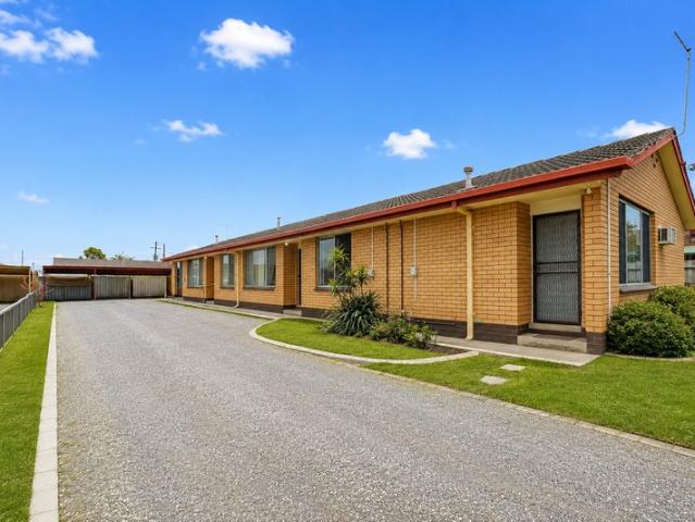 RARE OPPORTUNITY Solid Investment Three Units One Title $1,260 Per Week Return